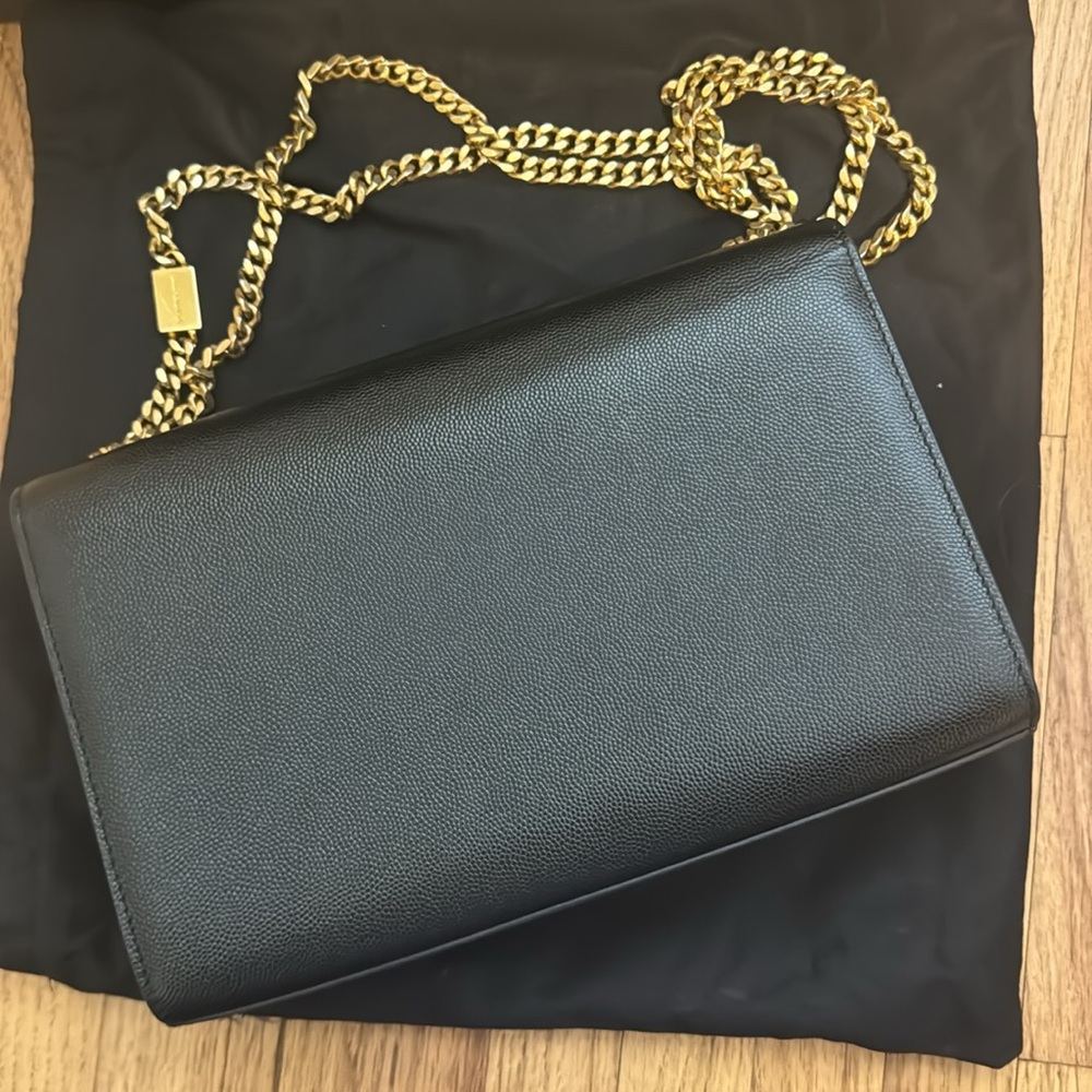 Saint Laurent
Kate Medium YSL Crossbody Bag in Grained Leather - Picture 7 of 11